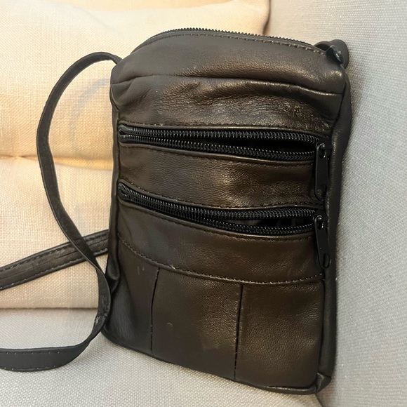 Brown Leather Messenger Bag with Shoulder Strap - Picture 2 of 4